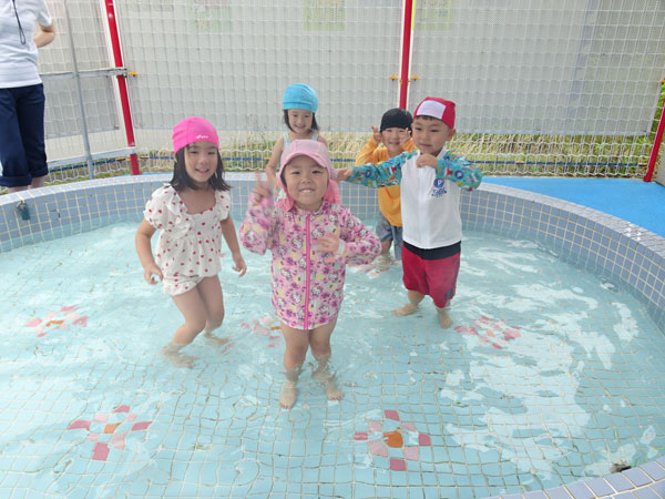 プール遊び